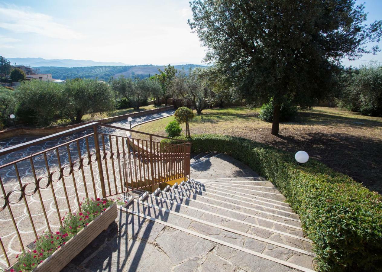 Villa Mary Fonte Nuova Luaran gambar