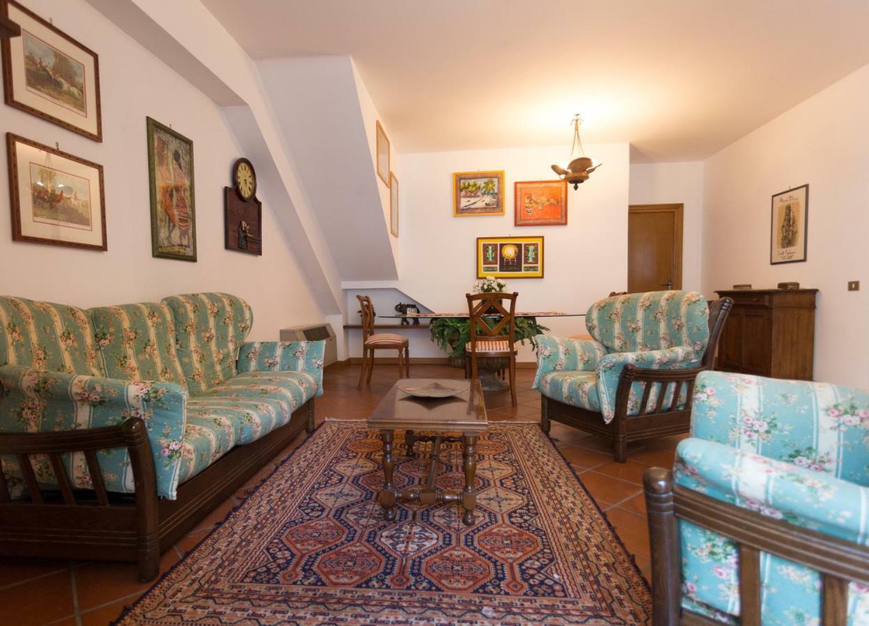 Villa Mary Fonte Nuova Luaran gambar