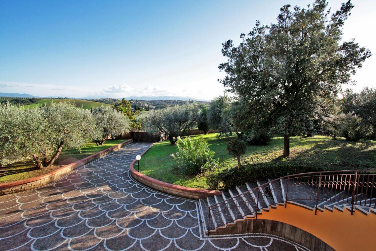 Villa Mary Fonte Nuova Luaran gambar